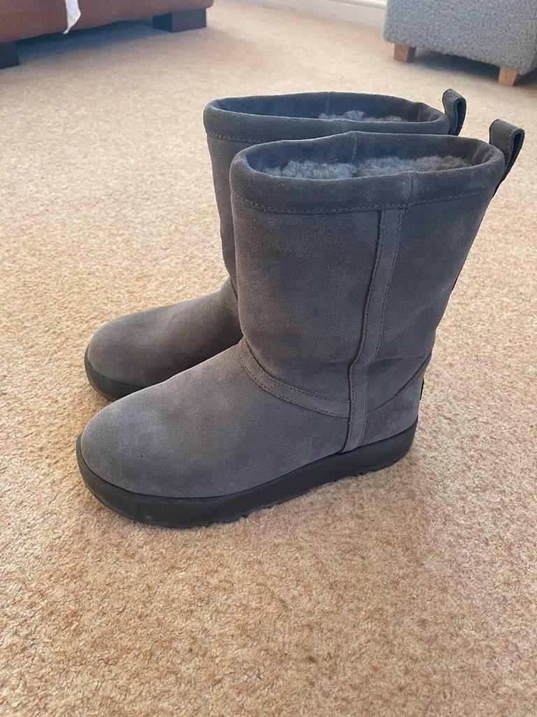 grey ugg boots size 5